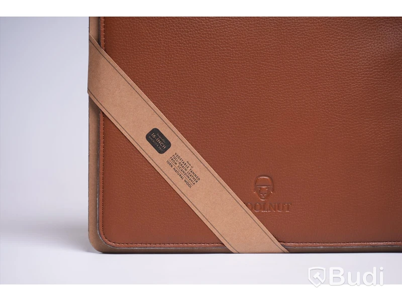 Läderfodral för MACBOOK PRO / WOOLNUT / 16-INCH